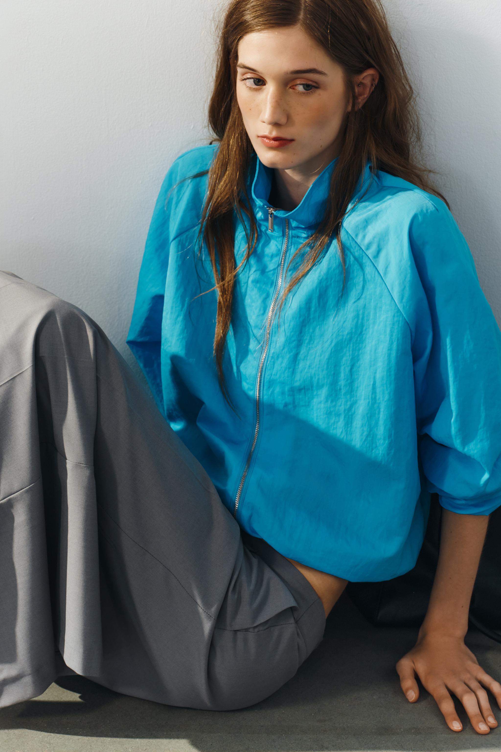 VESTE EN TISSU TECHNIQUE ZIPPÉE